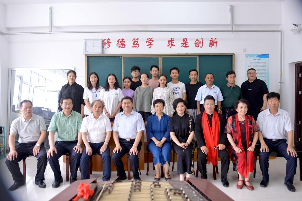 姜同松院长陪同省市领导考察音乐与舞蹈学院